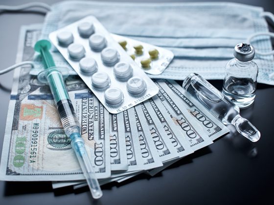 Mercado farmacêutico deve crescer 12% este ano e 10% em 2023