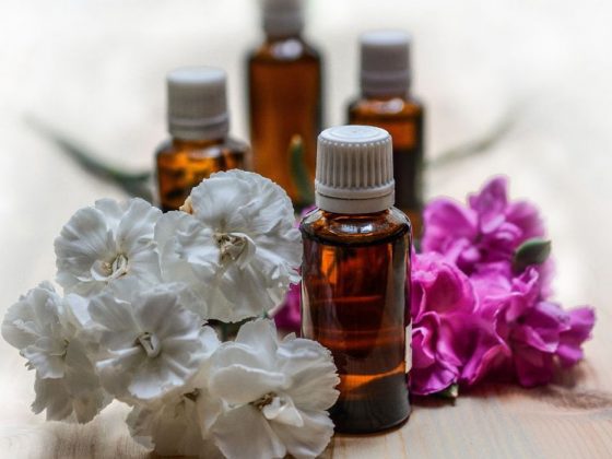 O que é aromaterapia e as funções e usos dos óleos essenciais