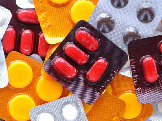 Poder público paga mais caro por medicamentos sem prescrição, aponta pesquisa