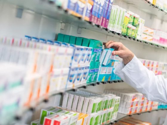 Principais redes de farmácias faturam valor bilionário em 2023; confira