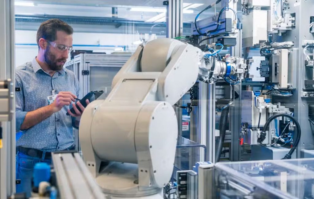 Na indústria 4.0, tecnologia é o caminho para melhorar capacidade produtiva e eficiência do setor no Brasil