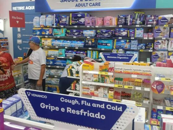 Copacabana ganha farmácia bilíngue para turistas