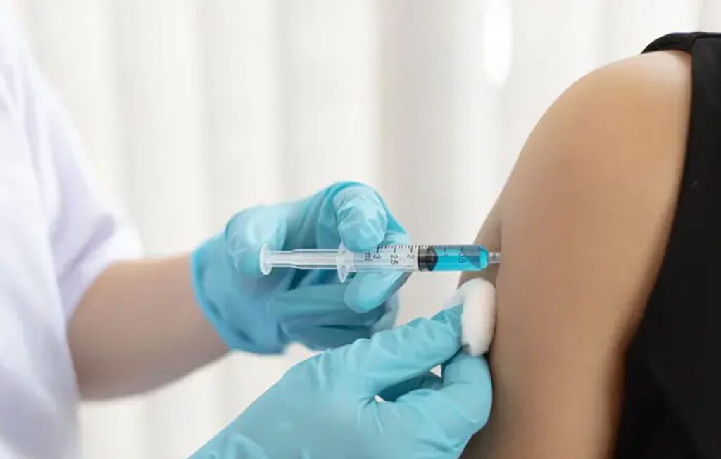 Farmacêuticas investem R$ 3,4 bi no desenvolvimento de vacinas