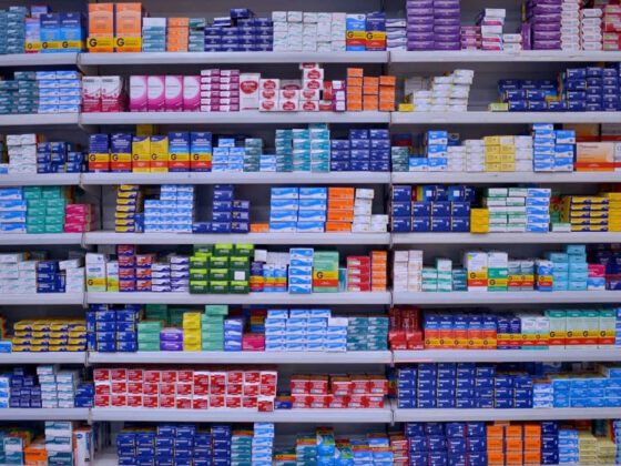 Farmácias em supermercados: entenda a ‘briga’ entre os setores e detalhes sobre o projeto de lei