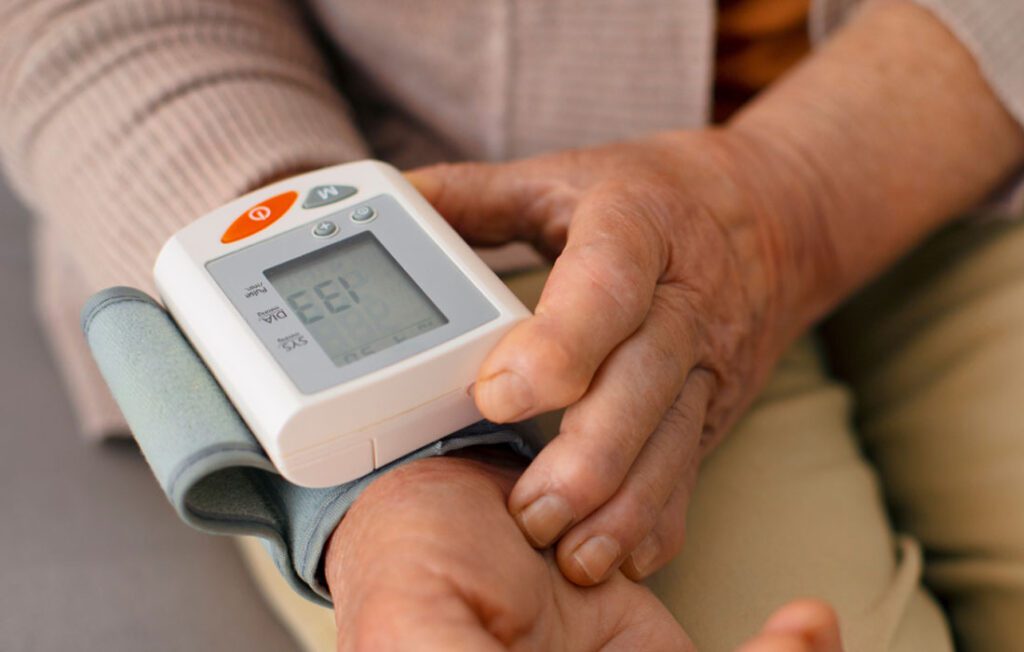 Nova diretriz redefine pressão 12×8 como pré-hipertensão e reforça: farmácias precisam de profissionais capacitados