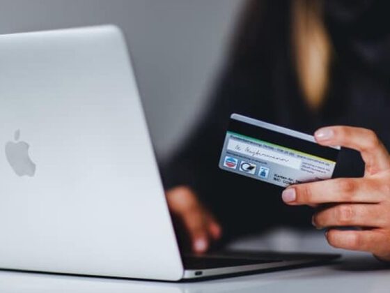 E-commerce brasileiro cresce em 2025 e reforça pressão logística